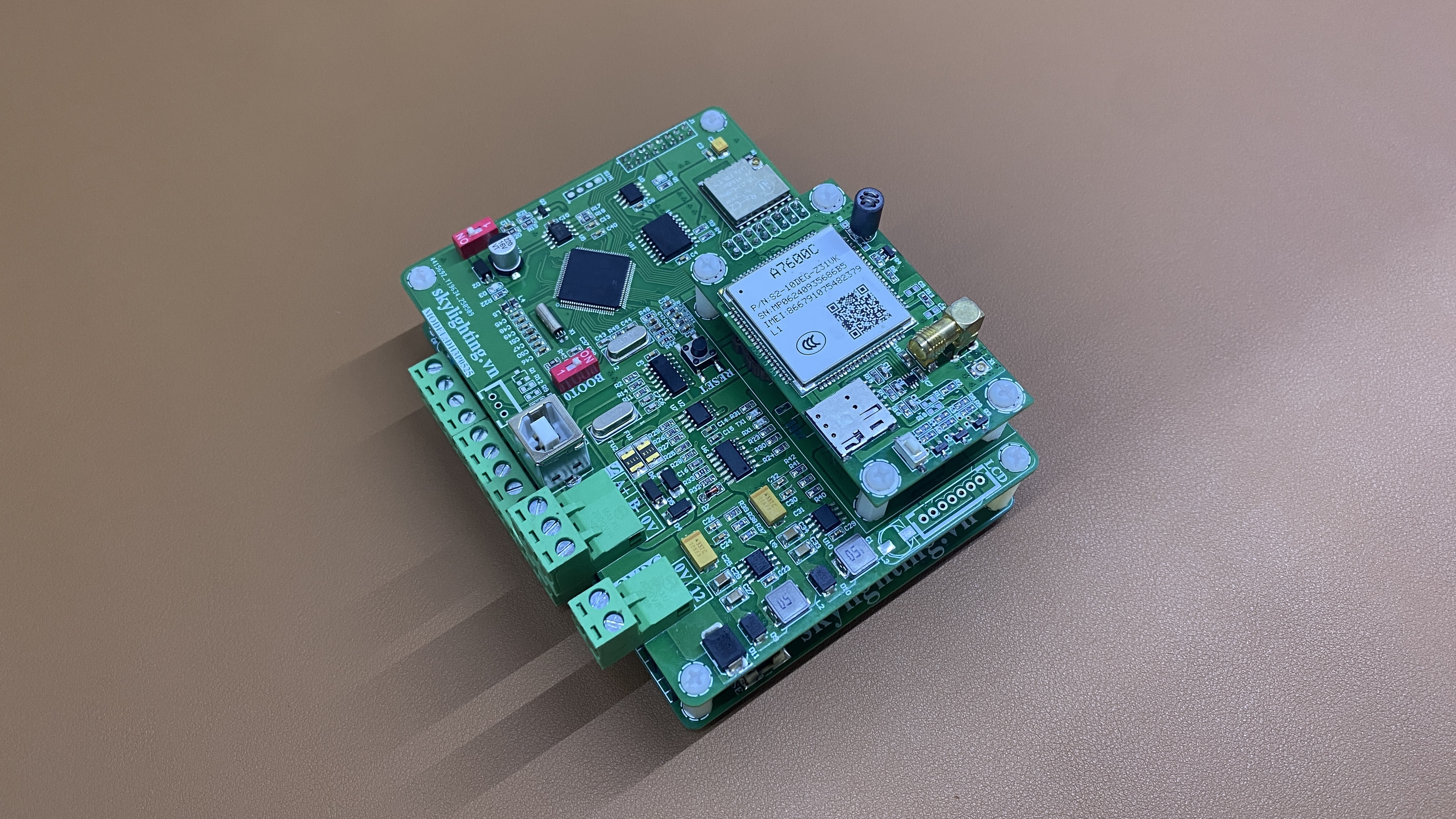 BỘ ĐIỀU KHIỂN TRUNG TÂM CHO HỆ CHIẾU SÁNG ĐÔ THỊ